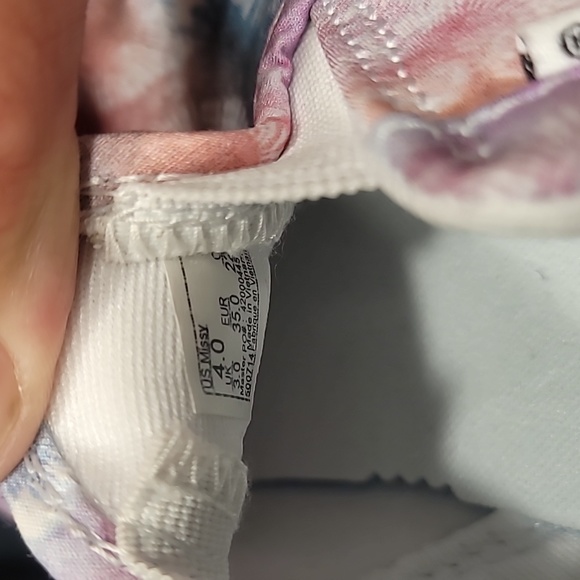 New Vans size 4 girls - Picture 5 of 5